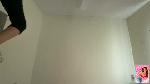 Snapshot of stara_dreams chatting on 06-19-26, 12:48 Stara Winters online show from 06-19-26, 12:48