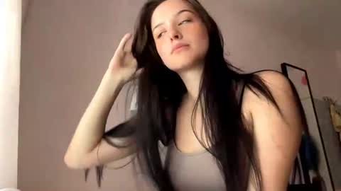 Snapshot of starlabieler chatting on 06-16-26, 10:07 Lola online show from 06-16-26, 10:07