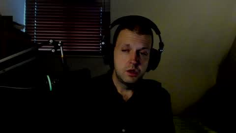 Snapshot of starlight1987 chatting on 12-19-24, 08:23 Adam online show from 12-19-24, 08:23