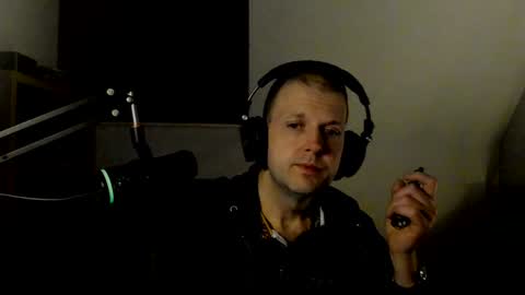 Snapshot of starlight1987 chatting on 01-22-25, 07:03 Adam online show from 01-22-25, 07:03