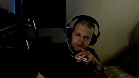 Snapshot of starlight1987 chatting on 02-11-25, 07:33 Adam online show from 02-11-25, 07:33