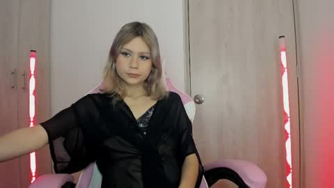 Snapshot of starmoonly chatting on 05-10-26, 11:32 starmoonly online show from 05-10-26, 11:32