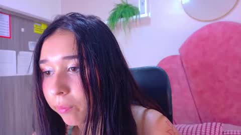 Snapshot of starrmoon__ chatting on 06-25-26, 02:55 M O O N online show from 06-25-26, 02:55