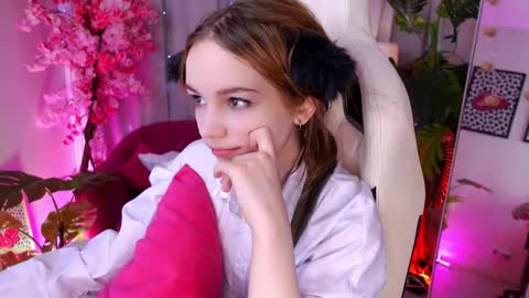 MONICA online show from 11-18-25, 12:31