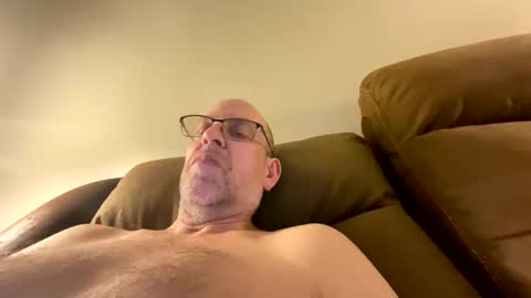 Snapshot of steel259373 chatting on 04-20-26, 04:15 steel259373 online show from 04-20-26, 04:15