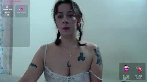 Luna Fox online show from 01-07-25, 10:41