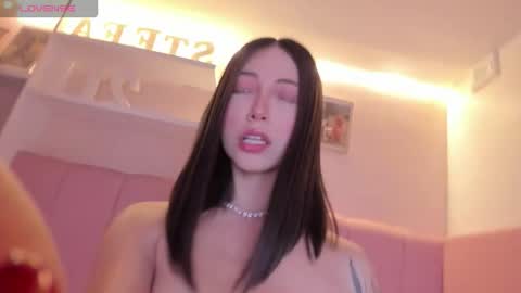 Stefa Gomez  online show from 11-24-25, 11:10