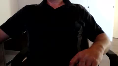 Snapshot of stefan2580 chatting on 10-15-25, 06:57 Stefan online show from 10-15-25, 06:57