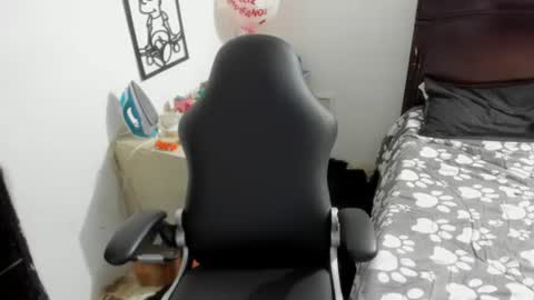 Snapshot of stefan_litleee chatting on 07-11-26, 04:32 julieth-cancer online show from 07-11-26, 04:32