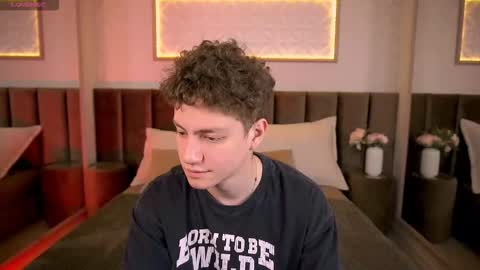 Esrefan online show from 02-18-26, 07:32