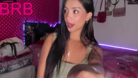 Im MiaIts my first day here  online show from 01-04-25, 06:09