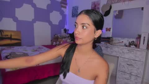 Im MiaIts my first day here  online show from 03-02-25, 10:59