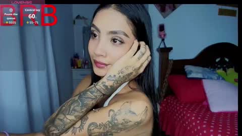 Im MiaIts my first day here  online show from 11-27-25, 12:13