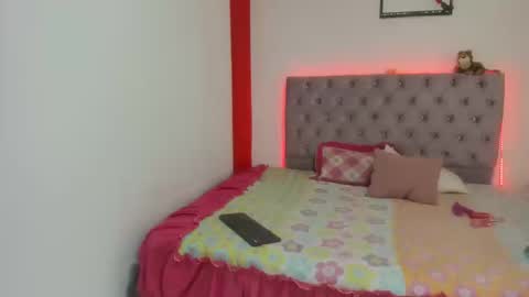 stefany_andruw online show from 10-15-25, 01:44