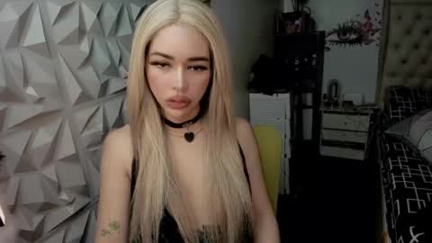 Snapshot of stefanylangkat chatting on 07-13-26, 04:04 Jane online show from 07-13-26, 04:04