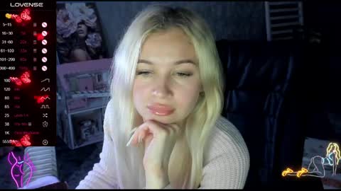 Snapshot of stella__cox chatting on 04-30-26, 07:09 Stella Cox online show from 04-30-26, 07:09