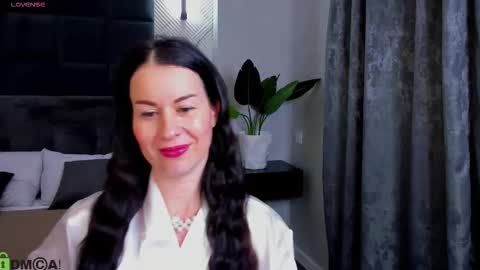 Snapshot of stella_leonn chatting on 10-04-25, 01:14 stella online show from 10-04-25, 01:14