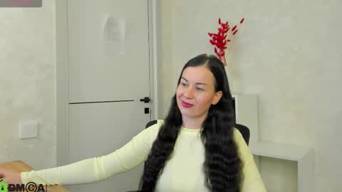 Snapshot of stella_leonn chatting on 10-07-25, 01:14 stella online show from 10-07-25, 01:14