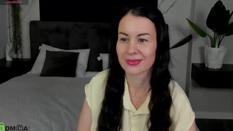 Snapshot of stella_leonn chatting on 10-13-25, 01:05 stella online show from 10-13-25, 01:05