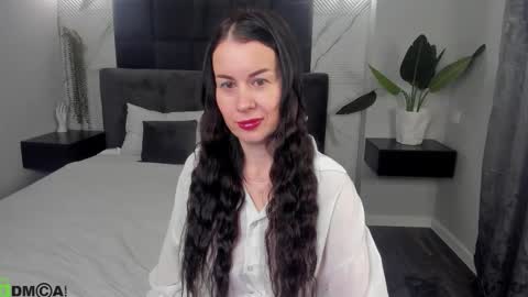 Snapshot of stella_leonn chatting on 10-19-25, 01:06 stella online show from 10-19-25, 01:06