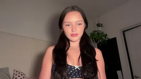 Snapshot of stellakay chatting on 05-08-26, 01:22 Stella Kay online show from 05-08-26, 01:22