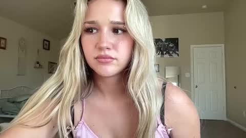 Snapshot of stellaraexox chatting on 09-17-25, 11:06 stellaraexox online show from 09-17-25, 11:06