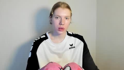 S T E L L A online show from 11-06-25, 10:05