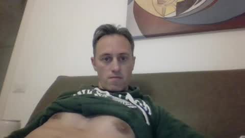 Snapshot of sten015 chatting on 12-19-24, 06:45 sten015 online show from 12-19-24, 06:45
