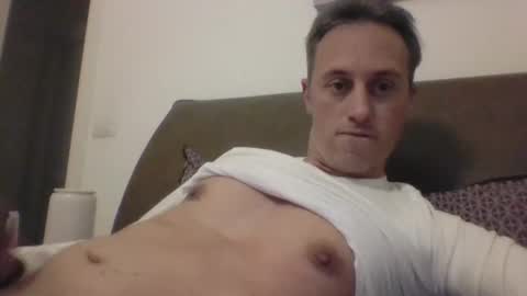 Snapshot of sten015 chatting on 12-28-24, 04:30 sten015 online show from 12-28-24, 04:30