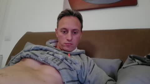 Snapshot of sten015 chatting on 01-07-25, 03:02 sten015 online show from 01-07-25, 03:02