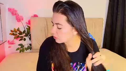 Snapshot of stepha_sweet chatting on 07-12-26, 04:47 Emma online show from 07-12-26, 04:47