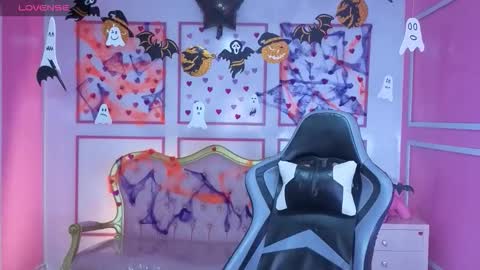 Stephania online show from 10-30-25, 11:44