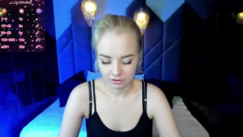 Snapshot of stephanie_sea chatting on 02-25-25, 07:25 Stephanie Sea online show from 02-25-25, 07:25