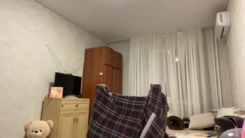 Snapshot of stephaniflicek chatting on 04-18-26, 07:58 Stephani online show from 04-18-26, 07:58