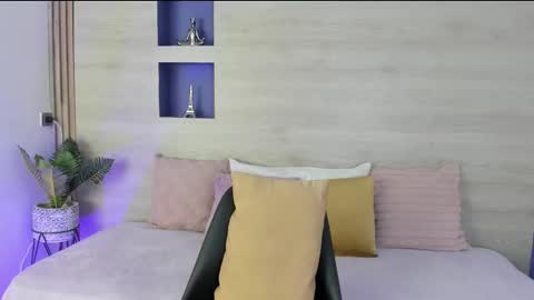 Snapshot of stephanni_ chatting on 09-19-25, 02:07 Nataly online show from 09-19-25, 02:07