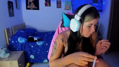 Snapshot of stephany_uwu chatting on 01-19-25, 04:33 Stephany independient model online show from 01-19-25, 04:33