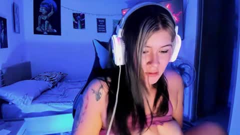 Snapshot of stephany_uwu chatting on 01-21-25, 04:21 Stephany independient model online show from 01-21-25, 04:21