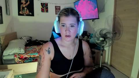 Snapshot of stephany_uwu chatting on 01-24-25, 03:54 Stephany independient model online show from 01-24-25, 03:54