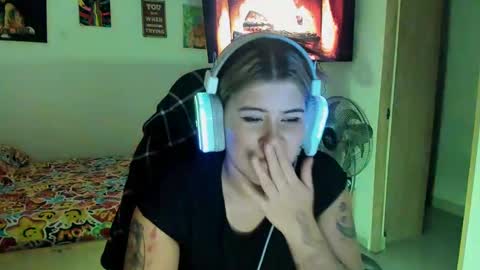 Snapshot of stephany_uwu chatting on 01-25-25, 01:54 Stephany independient model online show from 01-25-25, 01:54