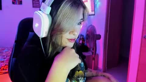 Snapshot of stephany_uwu chatting on 01-28-25, 04:18 Stephany independient model online show from 01-28-25, 04:18