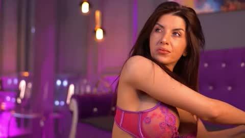 Snapshot of stephierouse chatting on 11-07-25, 08:03 Steph online show from 11-07-25, 08:03