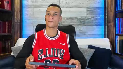 Snapshot of sterling_magnus chatting on 02-21-26, 04:19 online show from 02-21-26, 04:19