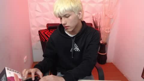 Snapshot of stich_23 chatting on 06-25-26, 06:29 Stich online show from 06-25-26, 06:29
