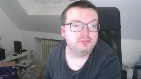 Snapshot of still_alive1985 chatting on 03-05-26, 09:44 Oliver online show from 03-05-26, 09:44