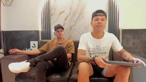 friends online show from 05-18-26, 03:57