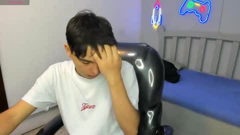 Stiwen online show from 11-18-25, 04:55