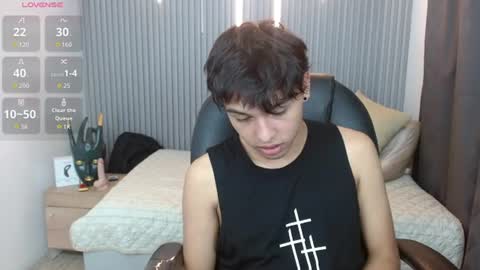 Snapshot of stiwentwink chatting on 06-17-26, 02:51 Stiwen online show from 06-17-26, 02:51