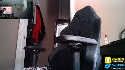 Snapshot of stoner394 chatting on 06-03-26, 01:30 stoner394 online show from 06-03-26, 01:30