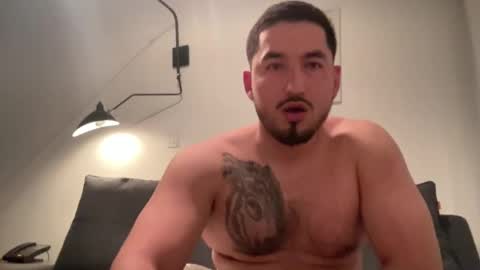 Snapshot of stonerfit chatting on 02-01-25, 04:35 StonerFit online show from 02-01-25, 04:35