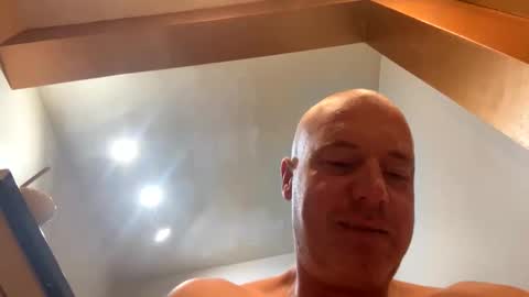 Stoodley22 online show from 10-20-25, 04:35